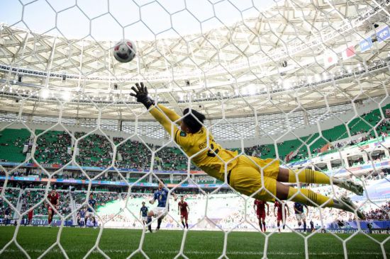 他们对新加 他们对新加